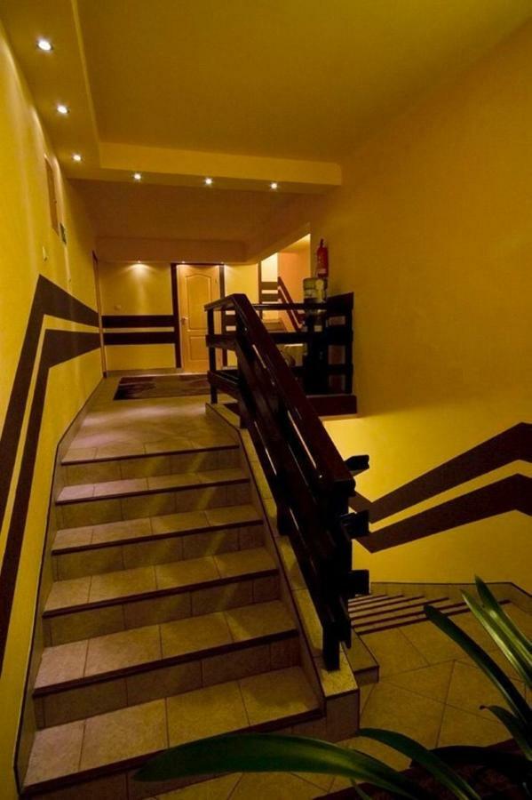 Bialy Orzel Lejlighedshotel Przemyśl Eksteriør billede